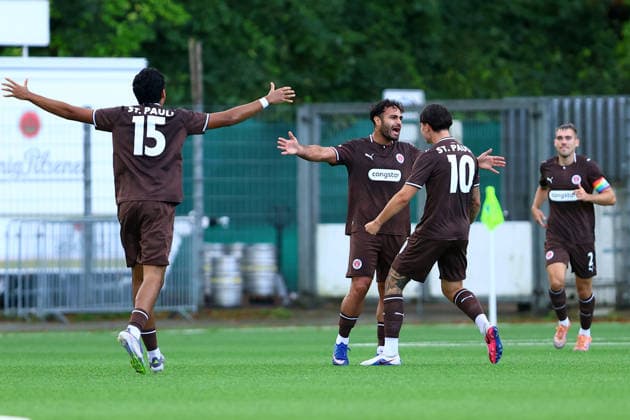 30 Nikky Goguadze of FC St. Pauli U23 celebrates his goal—making the score 0–1—with his teammates. Soccer Men’s Regionalliga Nord 2026–2027 Season Matchday 9 Hamburger SV U21 vs. FC St. Pauli U23 16–0September 2026 I Hoheluft Stadium
