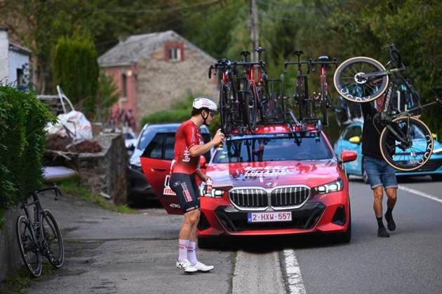 Grand Prix de Wallonie 2026 Cycling Race CITADELLE DE NAMUR, BELGIUM - SEPTEMBER 16 : bike change for De Lie Arnaud (BEL) of Lotto Intermarche during the 66th edition of Grand Prix de Wallonie an UCI ProSeries 1.Pro one day cycling road race for Men Elite of 196.8 km with start in Seraing and finish in Citadelle de Namur on September 16, 2026 in Citadelle de Namur, Belgium, 16 09 2026 ( Motordriver Kenny Verfaillie - Citadelle de Namur Belgium  Copyright: xVincentxKalutx