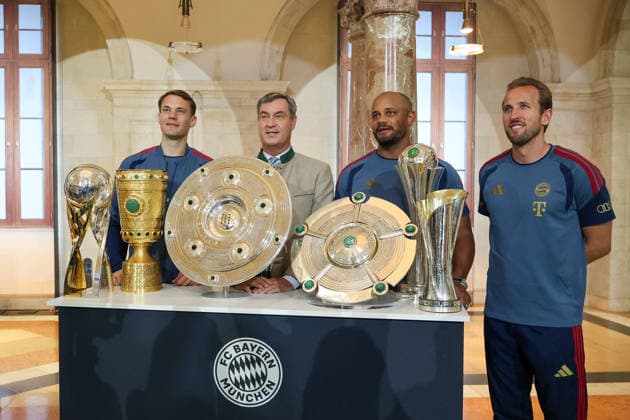 Manuel Neuer of FC Bayern Munich, No. 01, with Dr. Markus Söder, Member of the State Parliament (MdL), Minister-President of Bavaria and CSU Chairman, and Vincent Kompany, Head Coach of FC Bayern Munich, with Harry Kane of FC Bayern Munich, No. 09, and the trophies and championship trophies from the previous season, GER: Minister-President Dr. Markus Söder welcomes the FC Bayern Munich women’s and men’s soccer teams to honor them as German champions for the 2025–28 season, September 16, 2026, GER, Minister President Dr. Markus Söder welcomes the women’s and men’s soccer teams of FC Bayern Munich to honor them as German champions for the 2025–28 season, September 16, 2026, Munich Copyright: xEibner-Pressefoto JennixMaulx EP_JML