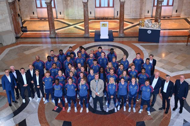 Team photo, team, squad,Team photo of the FC Bayern women’s and men’s teams with Markus SOEDER, Minister-President of Bavaria and CSU Chairman Markus SOEDER, Minister-President of Bavaria and CSU Chairman, welcomes the championship teams of FC Bayern Munich in the Kuppelsaal at the State Chancellery in Munich on September 16, 2026
