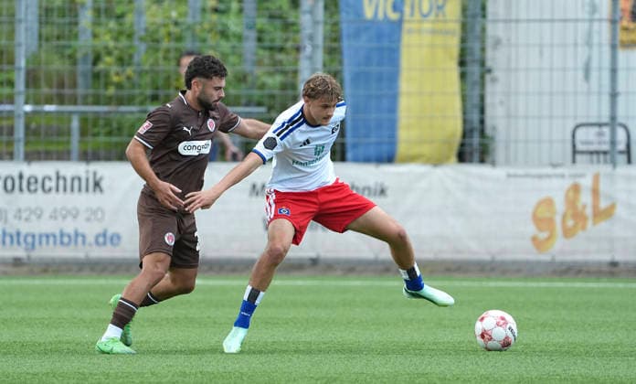 Photo by Louis Pepe LEMKE: HSV vs. Nikky GOGUADZE (left), Pauli Soccer Regionalliga Nord, Matchday 9 on Wed, Sept. 16, 2026, HSV II vs. FC St. Pauli II