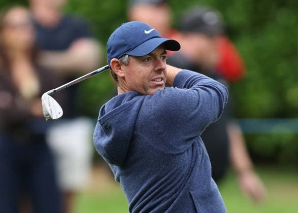 BMW PGA, Golf Herren Championship Pro-Am 2026 SURREY, ENGLAND, SEPTEMBER 16: Rory McIlroy of Northern Ireland plays a fairway iron shot on the 17th hole during The DP World Tour BMW PGA Championship Pro-Am at Wentworth Golf Club, Virginia Water, Surrey, England, on September 16. (Photo by Daniel Weir) Surrey Wentworth Golf Course England Copyright: xDanielxWeir SportsxPressxPhotox Sportspressphoto_SPR232682