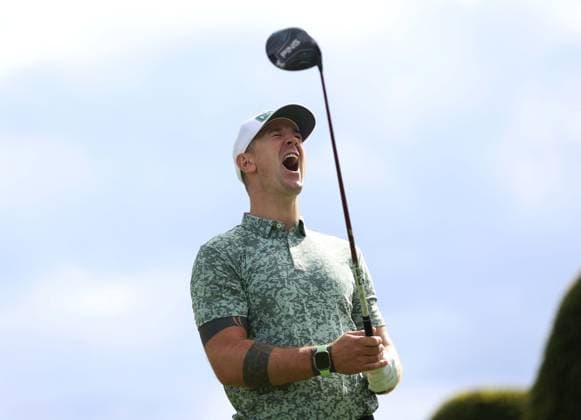 BMW PGA, Golf Herren Championship Pro-Am 2026 SURREY, ENGLAND, SEPTEMBER 16: Joe Hart of England looks frustrated after hitting a driver as he tees off on the 1st hole during The DP World Tour BMW PGA Championship Pro-Am at Wentworth Golf Club, Virginia Water, Surrey, England, on September 16. (Photo by Daniel Weir) Surrey Wentworth Golf Course England Copyright: xDanielxWeir SportsxPressxPhotox Sportspressphoto_SPR232735