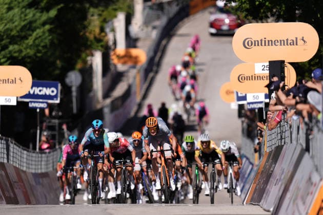 Sprint for second placeduring the Giro d™Abruzzo, stage 2 from Popoli Terme to Caramanico Terme (143 km) - Abruzzo, Italy - Wednesday, September 16, 2026. - cycling.  Copyright: xMassimoxPaolone LaPressex