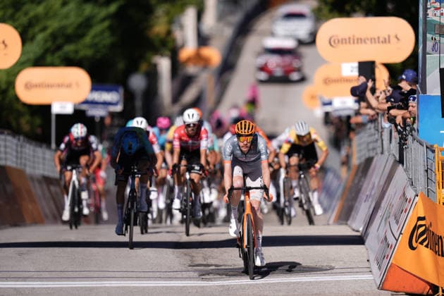 Sprint for second placeduring the Giro d™Abruzzo, stage 2 from Popoli Terme to Caramanico Terme (143 km) - Abruzzo, Italy - Wednesday, September 16, 2026. - cycling.  Copyright: xMassimoxPaolone LaPressex