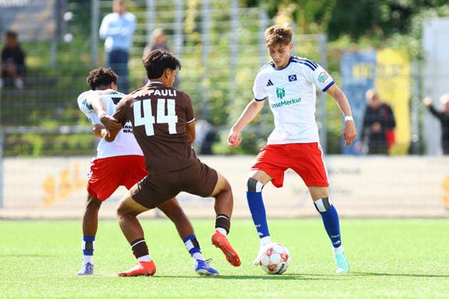 20 Mads Bröcker Hamburger SV U21 Soccer I Men s I Regionalliga Nord I 2026–2027 Season I Matchday 9 I Hamburger SV U21 vs. FC St. Pauli U23 I September 16, 2026 I Hoheluft Stadium