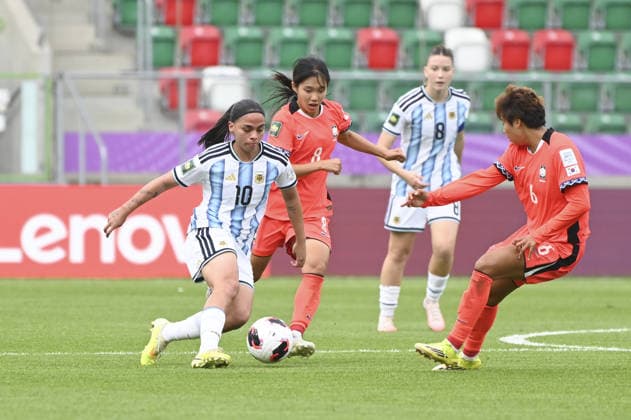 IPA88599660 - Brisa Jara (ARG), Hyerin Jin (KOR), and Mineso Han (KOR) during the Round of 16 match of the FIFA U-20 Women s World Cup between Argentina and the Republic of Korea, held in Sosnowiec, Poland, on September 16, 2026  Copyright: xMichalxDubiel IPAxSportx xx IPA88599660