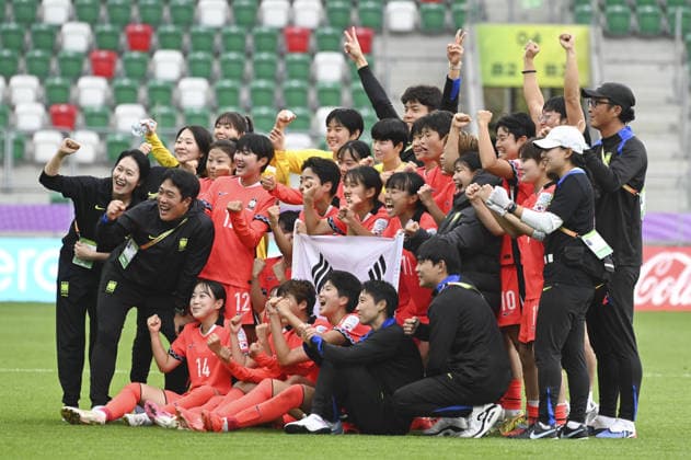 IPA88600285 - The Republic of Korea team celebrates after winning the match and advancing to the next round following the FIFA U-20 Women s World Cup Round of 16 match between Argentina and the Republic of Korea in Sosnowiec, Poland, on September 16, 2026  Copyright: xMichalxDubiel IPAxSportx xx IPA88600285