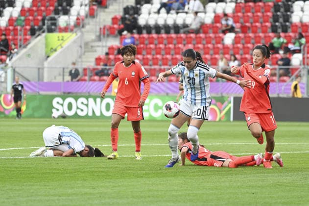 IPA88600282 - Mineso Han (KOR), Giselle White (ARG), and Mineso Kim (KOR) during the Round of 16 match of the FIFA U-20 Women s World Cup between Argentina and the Republic of Korea in Sosnowiec, Poland, on September 16, 2026  Copyright: xMichalxDubiel IPAxSportx xx IPA88600282