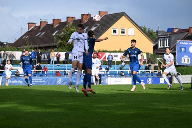 September 16, 2026, GER, Soccer, Regionalliga Nord, Matchday 9, 2026–2027 Season, Bremen, Stadion am Panzenberg, Bremer SV vs. VfB Oldenburg, Dominik KASPER (VfB Oldenburg, No. 24) heading the ball at Stadion am Panzenberg in Bremen, Germany Copyright: xnordphotoxGmbHx xRojahnx
