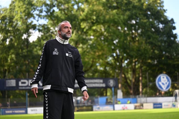 September 16, 2026, GER, Soccer, Regionalliga Nord, Matchday 9, 2026–2027 Season, Bremen, Stadion am Panzenberg, Bremer SV vs. VfB Oldenburg, Dario FOSSI, VfB Oldenburg Head Coach, Bremen, Stadion am Panzenberg, Bremen, Germany Copyright: xnordphotoxGmbHx xRojahnx
