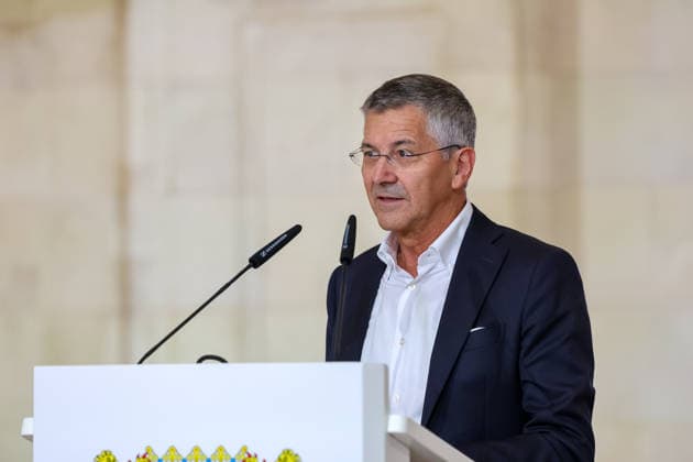Herbert Hainer, president of FC Bayern Munich, delivers a speech, GER: Minister-President Dr. Markus Söder welcomes the FC Bayern Munich women’s and men’s soccer teams to honor them as German champions for the 2025–28 season, September 16, 2026, GER, Minister-President Dr. Markus Söder welcomes the FC Bayern Munich women’s and men’s soccer teams to honor them as German champions for the 2025–28 season, September 16, 2026, Munich Copyright: xEibner-Pressefoto JennixMaulx EP_JML