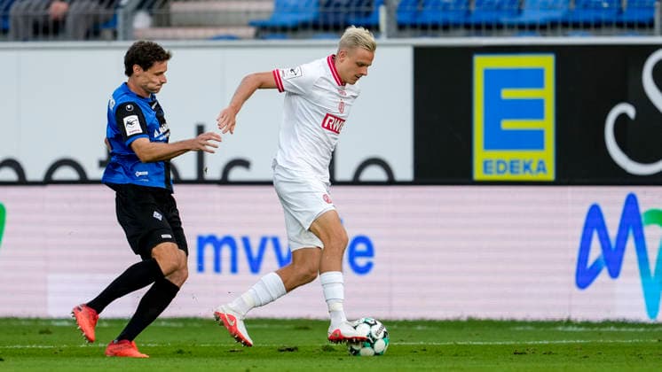 v li Maximilian Thalhammer SV Waldhof, 8, Janne Sietan Essen, 22, tackle, game scene, duel, tackle, tackling, dynamics, action, 09 16 2026, Mannheim, Germany, soccer, 3rd Division, SV Waldhof Mannheim vs. Rot-Weiss Essen, DFB and DFL regulations prohibit any use of photographs as image sequences and or quasi-video xozx