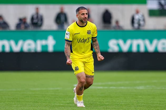 September 16, 2026, xkwix, Soccer, 3rd Division, Preußen Münster vs. 1. FC Saarbrücken, Preußenstadion, Matchday 6, 2026–2027 Season: Calogero Rizzuto (1 FC Saarbrücken) No. 7 celebrates after setting up the goal for Alexander Staff (1 FC Saarbrücken) No. 29, making the score 0–1. DFB regulations prohibit any use of photographs as image sequences and or quasi-video. Photo: xKamilxWilkowskixPress Photo Kochx North Rhine-Westphalia, Germany