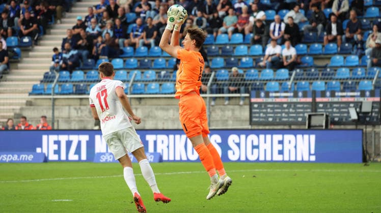 September 16, 2026, xrekx, Soccer 3rd Division, SV Waldhof Mannheim vs. Rot-Weiss Essen; Semir Telalovic (Rot-Weiss Essen), Thijmen Nijhuis (SV Waldhof Mannheim), Mannheim