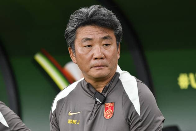 IPA88603721 - Jun Wang, head coach of China, during the Round of 16 match of the FIFA U-20 Women s World Cup between Italy and China PR, in Sosnowiec, Poland, on September 16, 2026  Copyright: xMichalxDubiel IPAxSportx xx IPA88603721
