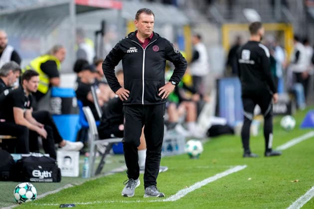 Uwe Koschinat, Coach, Head Coach, Essen, cutout, full-body, single image, single photo, action, on the sidelines, at the sideline, September 16, 2026, Mannheim, Germany, soccer, 3rd League, SV Waldhof Mannheim vs. Rot-Weiss Essen, DFB and DFL regulations prohibit any use of photographs as image sequences and or quasi-video xozx