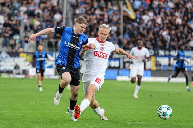 Joey Mueller (SV Waldhof Mannheim), 6, and Janne Sietan (Rot-Weiss Essen), 22; SV Waldhof Mannheim vs. Rot-Weiss Essen on September 16, 2026, in Mannheim at Carl Benz Stadium. Photo by Alfio Marino Copyright: