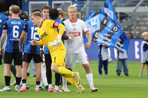 September 16, 2026, xrekx, Soccer 3rd Division, SV Waldhof Mannheim vs. Rot-Weiss Essen v l Teams taking the field: Jakob Karl, Gerhard Golz (Rot-Weiss Essen), Janne Sietan (Rot-Weiss Essen), Mannheim