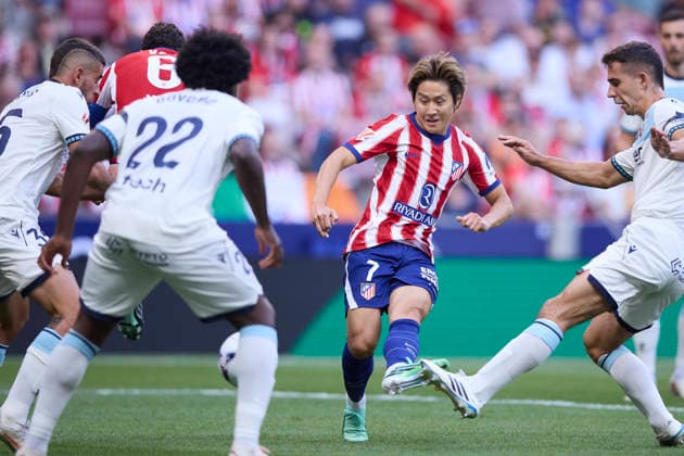 Kang in Lee of Atlético de Madrid controls the ball during the LaLiga EA Sports match between Club Atlético de Madrid and Club Atlético Osasuna at Riyadh Air Metropolitano on September 16, 2026, in Madrid, Spain. Photo by Manu Reino, DeFodi Images