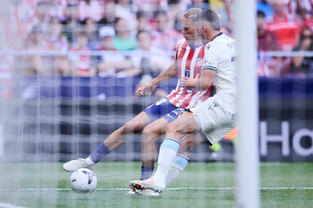 Marcos Llorente of Atlético de Madrid controls the ball during the LaLiga EA Sports match between Club Atlético de Madrid and Club Atlético Osasuna at Riyadh Air Metropolitano on September 16, 2026, in Madrid, Spain. Photo by Manu Reino, DeFodi Images
