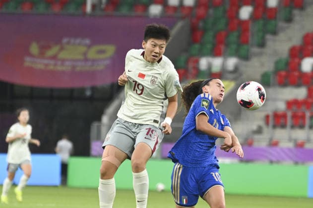 IPA88603796 - Yujia Zeng (CHN) and Giada Pellegrino Cimo (ITA) during the Round of 16 match of the FIFA U-20 Women s World Cup between Italy and China PR, in Sosnowiec, Poland, on September 16, 2026  Copyright: xMichalxDubiel IPAxSportx xx IPA88603796