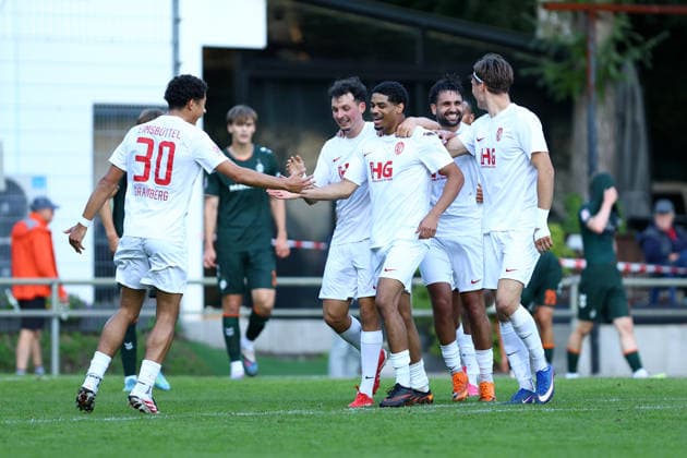 7 Lamin Beuck of Eimsbütteler TV celebrates his goal—making the score 0–2—with his teammates. Soccer Men’s Regionalliga Nord 2026–2027 Season Matchday 9 Eimsbütteler TV vs. SV Werder Bremen U23 September 16, 20222026 Hinschenfelde Sports Park