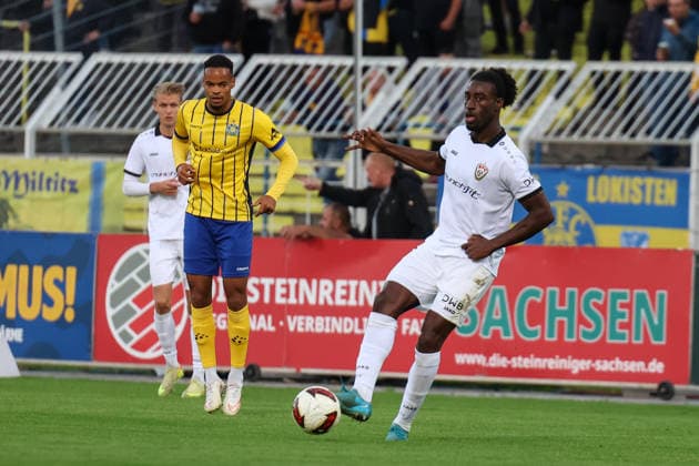 Germany Regional League Northeast 2026–2027, Matchday 9, 1 FC Lokomotive Leipzig vs. BFC Dynamo, Bruno Plache Stadium, Leipzig; Larry Nana Oellers (BFC Dynamo), 13 on the ball Copyright: xLucasxWalterx
