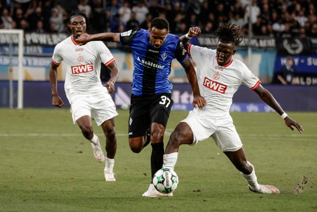 September 16, 2026, xhettx, 3rd Division Soccer, SV Waldhof Mannheim vs. Rot-Weiss Essen; from left: Noah Sarenren Bazee (SV Waldhof Mannheim), 37, in a tackle with Franci Bouebari Kitsamoutsele (Rot-Weiss Essen), 19
