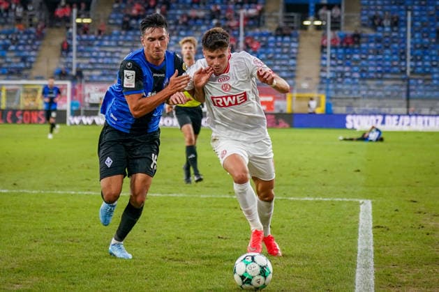 German Soccer 3rd Division 2026–2027, Matchday 6: SV Waldhof Mannheim vs. Rot-Weiß Essen at Carl Benz Stadium, Mannheim. Claudio Kammerknecht (Waldhof Mannheim, No. 15) and Semir Telalovic (Rot-Weiß Essen, No. 17) in a tackle. Copyright: xJOERANxSTEINSIEKx