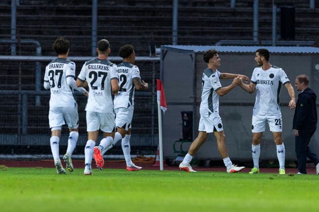 3rd League, Fortuna Cologne vs. SV Wehen Wiesbaden, September 16, 2026. Celebrations after Moritz Flotho’s second goal of the game for SV Wehen Wiesbaden, 28. 3rd League, Fortuna Cologne vs. SV Wehen Wiesbaden, Matchday 6, September 16, 2026, Südstadion, Cologne DFB regulations prohibit any use of photographs as image sequences and or quasi-video Copyright: xBEAUTIFULxSPORTS Meuselx