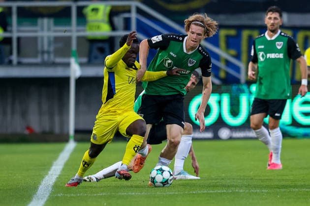 September 16, 2026, xkwix, Soccer, 3rd Division, Preußen Münster vs. 1. FC Saarbrücken, Preußenstadion, Matchday 6, 2026–2027 Season: Kelsey Owusu (1 FC Saarbrücken, No. 31) in a tackle against Niklas Varelmann (Preußen Münster, No. 36). DFB regulations prohibit any use of photographs as image sequences and or quasi-video. Photo: xKamilxWilkowskixPressefotoKochx North Rhine-Westphalia, Germany