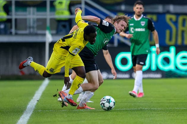 September 16, 2026, xkwix, Soccer, 3rd Division, Preußen Münster vs. 1. FC Saarbrücken, Preußenstadion, Matchday 6, 2026–2027 Season: Kelsey Owusu (1 FC Saarbrücken, No. 31) in a tackle against Niklas Varelmann (Preußen Münster, No. 36). DFB regulations prohibit any use of photographs as image sequences and or quasi-video. Photo: xKamilxWilkowskixPressefotoKochx North Rhine-Westphalia, Germany