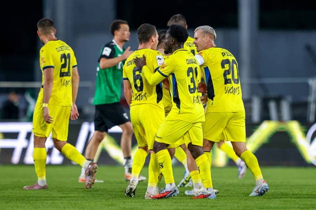 September 16, 2026, xkwix, Soccer, 3rd Division, Preußen Münster vs. 1. FC Saarbrücken, Preußenstadion, Matchday 6, 2026–2027 Season: Florian Pick of 1. FC Saarbrücken celebrates with the team after scoring the goal that made it 1–3. DFB regulations prohibit any use of photographs as image sequences and or quasi-video. Photo: xKamilxWilkowskixPressefotoKochx, North Rhine-Westphalia, Germany