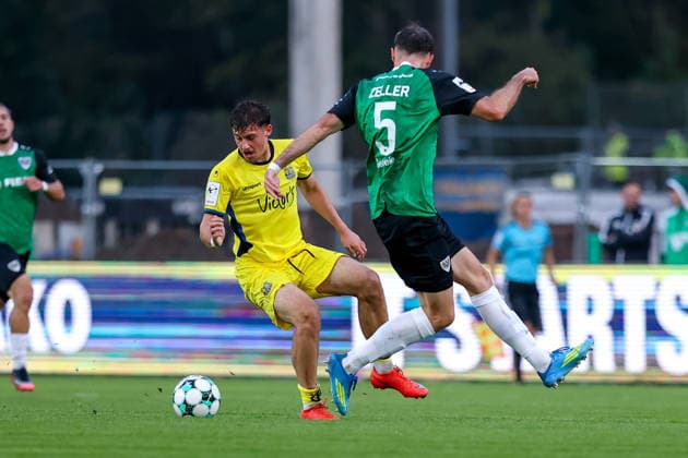 September 16, 2026, xkwix, Soccer, 3rd Division, Preußen Münster 1 FC Saarbrücken, Preußenstadion, Matchday 6, 2026–2027 Season: Alexander Staff of 1. FC Saarbrücken (29) in a tackle against Lucas Zeller of Preußen Münster (5). DFB regulations prohibit any use of photographs as image sequences and or quasi-video. Photo: xKamilxWilkowskixPressefotoKochx, North Rhine-Westphalia, Germany