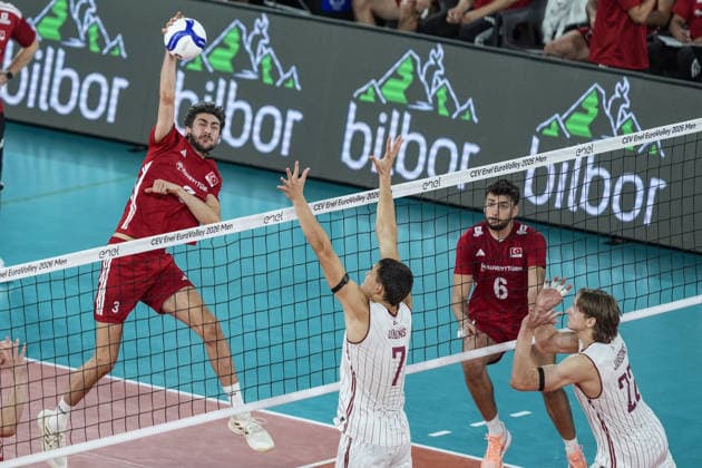 Turkiye v Latvia - CEV EuroVolley 2026 Men CLUJ-NAPOCA, ROMANIA - SEPTEMBER 16: Ahmet Tumer (L) of Turkiye in action during the CEV 2026 European Men s Volleyball Championship Group D match between Turkiye and Latvia at BT Arena in Cluj-Napoca, Romania, on September 16, 2026. Osmancan Gurdogan Anadolu Cluj Romania. Editorial use only. Please get in touch for any other usage.  Copyright: x2026xAnadoluxOsmancanxGurdoganx
