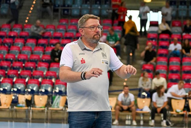 Thomas Zeitz, SU Neckarsulm, Coach (GER), VfL Oldenburg vs. SU Neckarsulm, ALSCO Women s Handball Bundesliga, Matchday 4, 2026–2027 Season, September 16, 2026, VfL Oldenburg vs. SU Neckarsulm, ALSCO Women’s Handball Bundesliga, Matchday 4, 2026–2027 Season, September 16, 2026, Oldenburg Copyright: xEibner-Pressefoto RobertxGertzenx EP_RGN