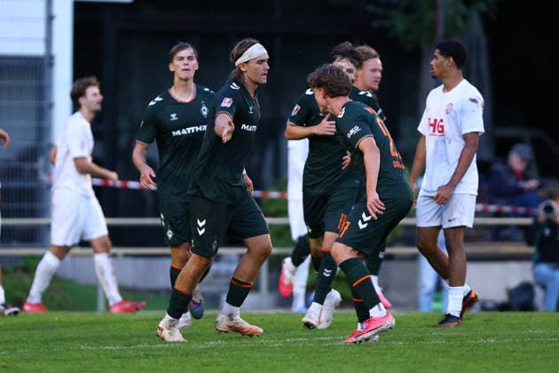 25 Noah Weißbach of SV Werder Bremen U23 celebrates his goal, making the score 2–2. Soccer I Men’s I Regionalliga Nord I 2026–2027 Season I Matchday 9 I Eimsbütteler TV vs. SV Werder Bremen U23 I September 16, 2026 I Hinschenfelde Sports Park