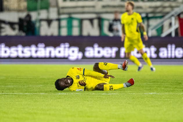 Kelsey Owusu, 1 FC Saarbrücken, 31, goes down GER, SC Preussen Münster vs. 1 FC Saarbrücken, Soccer, 3. Liga, Matchday 6, 2026–2027 season, September 16, 2026 DFL regulations prohibit any use of photographers’ images as image sequences and or quasi-video GER, SC Preussen Münster vs. 1 FC Saarbrücken, soccer, 3rd League, Matchday 6, 2026–2027 season, September 16, 2026, Münster Copyright: xEibner-Pressefoto JanxRollingerx EP_JSK