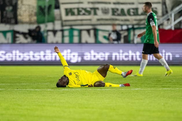 Kelsey Owusu, 1 FC Saarbrücken, 31, goes down GER, SC Preussen Münster vs. 1 FC Saarbrücken, Soccer, 3. Liga, Matchday 6, 2026–2027 season, September 16, 2026 DFL regulations prohibit any use of photographers’ images as image sequences and or quasi-video GER, SC Preussen Münster vs. 1 FC Saarbrücken, soccer, 3rd League, Matchday 6, 2026–2027 season, September 16, 2026, Münster Copyright: xEibner-Pressefoto JanxRollingerx EP_JSK