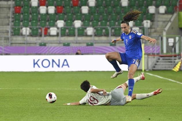 IPA88605244 - Yujia Zeng (CHN) and Giulia Galli (ITA) during the Round of 16 match of the FIFA U-20 Women s World Cup between Italy and China PR, in Sosnowiec, Poland, on September 16, 2026  Copyright: xMichalxDubiel IPAxSportx xx IPA88605244