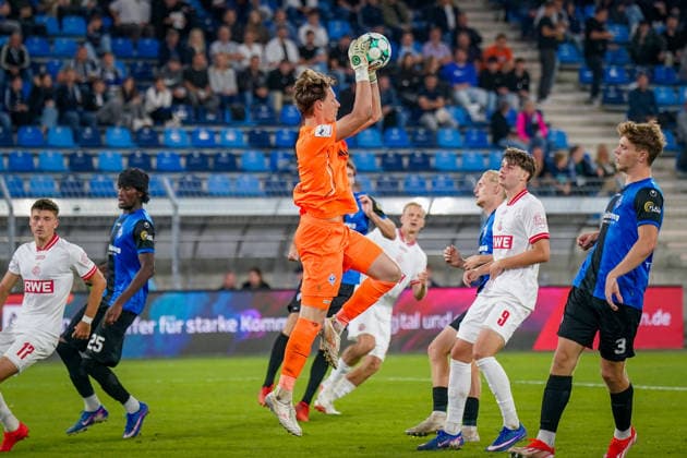 German Soccer 3rd Division 2026–2027, Matchday 6: SV Waldhof Mannheim vs. Rot-Weiss Essen at Carl Benz Stadium, Mannheim; Thijmen Nijhuis, Mannheim 1 on the ball Copyright: xJOERANxSTEINSIEKx