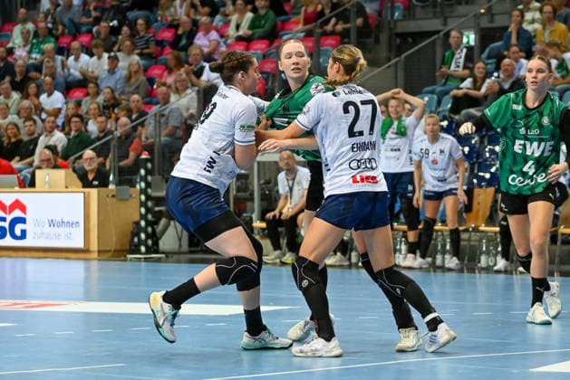 Lara Mueller (VfL Oldenburg), 15, vs. Merle Albers (SU Neckarsulm), 39, and Sina Ehmann (SU Neckarsulm), 27, GER, VfL Oldenburg vs. SU Neckarsulm, ALSCO Women’s Handball Bundesliga, Matchday 4, 2026–2027 season, September 16, 2026, VfL Oldenburg vs. SU Neckarsulm, ALSCO Women’s Handball Bundesliga, Matchday 4, 2026–2027 season, September 16, 2026, Oldenburg Copyright: xEibner-Pressefoto RobertxGertzenx EP_RGN