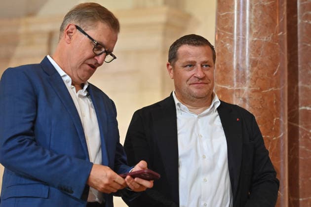 From left: Jan Christian DREESEN, Chairman of the Board of FCB, Max EBERL, Sporting Director of FC Bayern Munich; Markus SOEDER, Minister-President of Bavaria and Chairman of the CSU, welcomes the championship teams of FC Bayern Munich to the Kuppelsaal at the State Chancellery in Munich on September 16, 2026