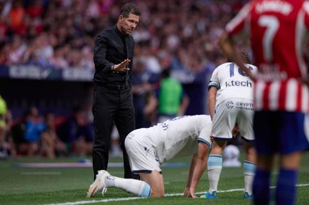 Diego Pablo Simeone, head coach of Atlético de Madrid, gestures during the LaLiga EA Sports match between Club Atlético de Madrid and Club Atlético Osasuna at Riyadh Air Metropolitano on September 16, 2026, in Madrid, Spain. Photo by Manu Reino, DeFodi Images