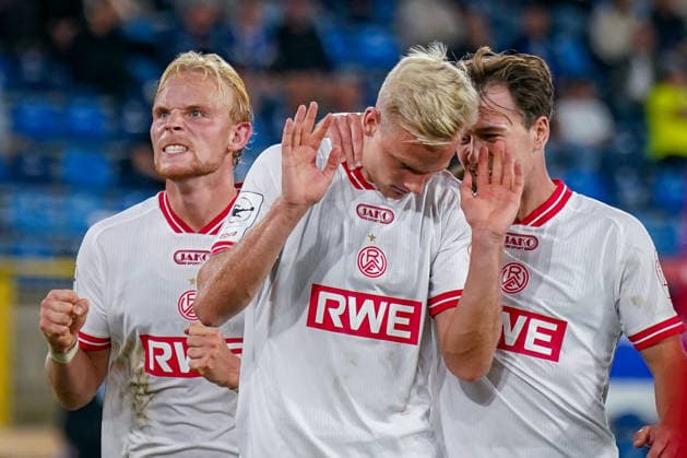 German Soccer 3rd Division 2026–2027, Matchday 6: SV Waldhof Mannheim vs. Rot-Weiss Essen at Carl Benz Stadium, Mannheim—Goal and celebration following the 1–1 equalizer by Janne Sietan of Rot-Weiss Essen, 22: Joy, Emotions, Cheers Copyright: xJOERANxSTEINSIEKx