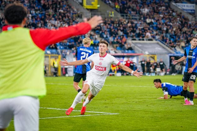 Germany Soccer 3rd Division 2026–2027, Matchday 6: SV Waldhof Mannheim vs. Rot-Weiss Essen at Carl Benz Stadium, Mannheim—Goal and goal celebration following the 1–2 score by Semir Telalovic of Rot-Weiss Essen; 17: Joy, emotions, cheering, facial expressions, emotion Copyright: xJOERANxSTEINSIEKx
