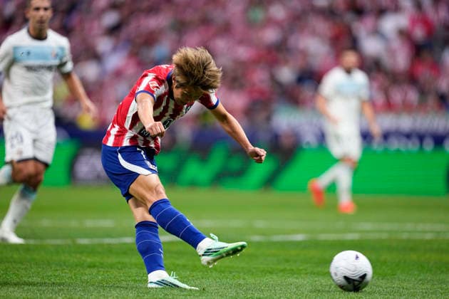 September 16, 2026, Madrid, Madrid, Spain: Kang-in Lee of Atletico de Madrid shoots for goal during the Spanish League, LaLiga EA Sports, football match played between Atletico de Madrid and CA Osasuna at Riyadh Air Metropolitano stadium on September 16, 2026, in Madrid, Spain. Madrid Spain - ZUMAa181 20260916_zaa_a181_095 Copyright: xOscarxJ.xBarrosox