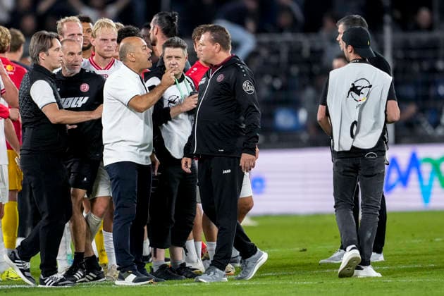 From left: Rui Mota, head coach, SV Waldhof, and Uwe Koschinat, head coach, Essen, after the final whistle, talking, discussion on the field, action, game scene, is angry, calling out, shouting, screaming, disappointed by the loss, disappointment after the final whistle, highlight, loser, lost, frustration, disappointed, pessimistic, September 16, 2026, Mannheim, Germany, soccer, 3rd Division, SV Waldhof Mannheim vs. Rot-Weiss Essen, DFB and DFL regulations prohibit any use of photographs as image sequences and or quasi-video xozx