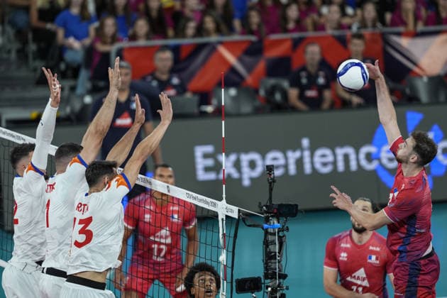 France v Romania - CEV EuroVolley 2026 Men CLUJ-NAPOCA, ROMANIA - SEPTEMBER 16: Mathis Henno (R) of France in action during the CEV 2026 European Men s Volleyball Championship Group D match between France and Romania at BT Arena in Cluj-Napoca, Romania, on September 16, 2026. Osmancan Gurdogan Anadolu Cluj Romania. Editorial use only. Please get in touch for any other usage.  Copyright: x2026xAnadoluxOsmancanxGurdoganx